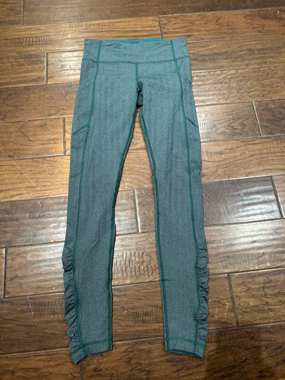 Lululemon Run It Out Tight Forest‎ Green Herringbone Ruched Leggings Size 6